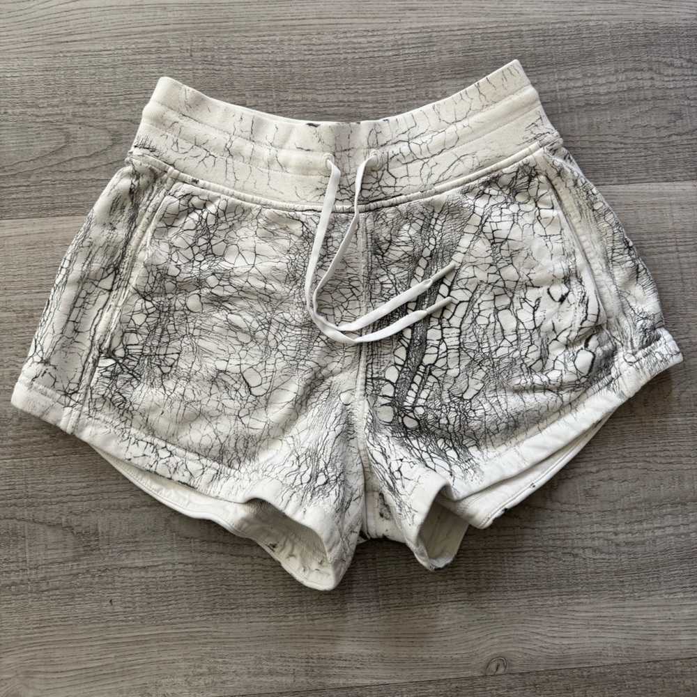 Lululemon thread dye inner glow high-rise Shorts